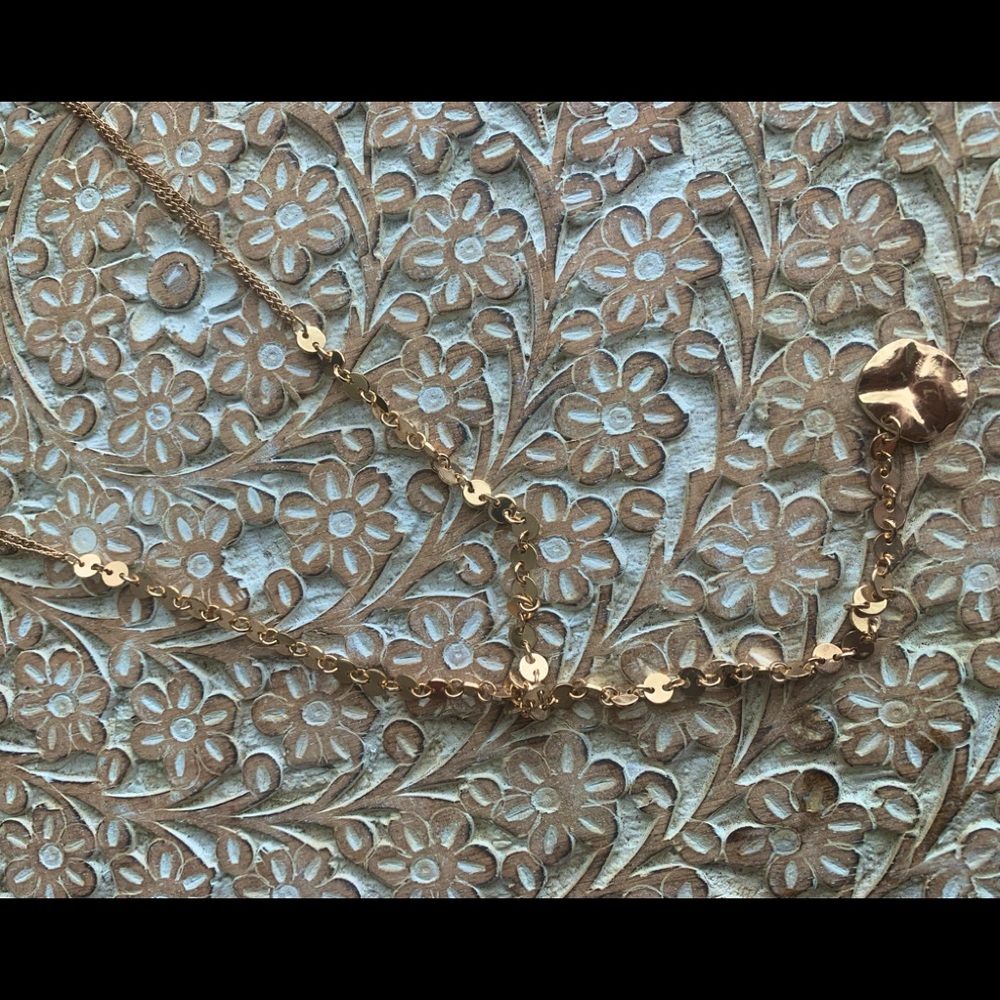 GOLD NECKLACE